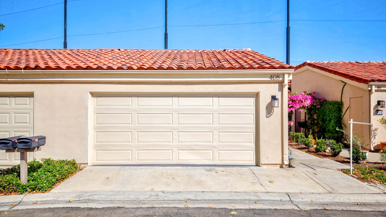 3 Beds, 3 Baths, 2,023 Sq.Ft. Unit in a 24-hour gated community in Fullerton, California